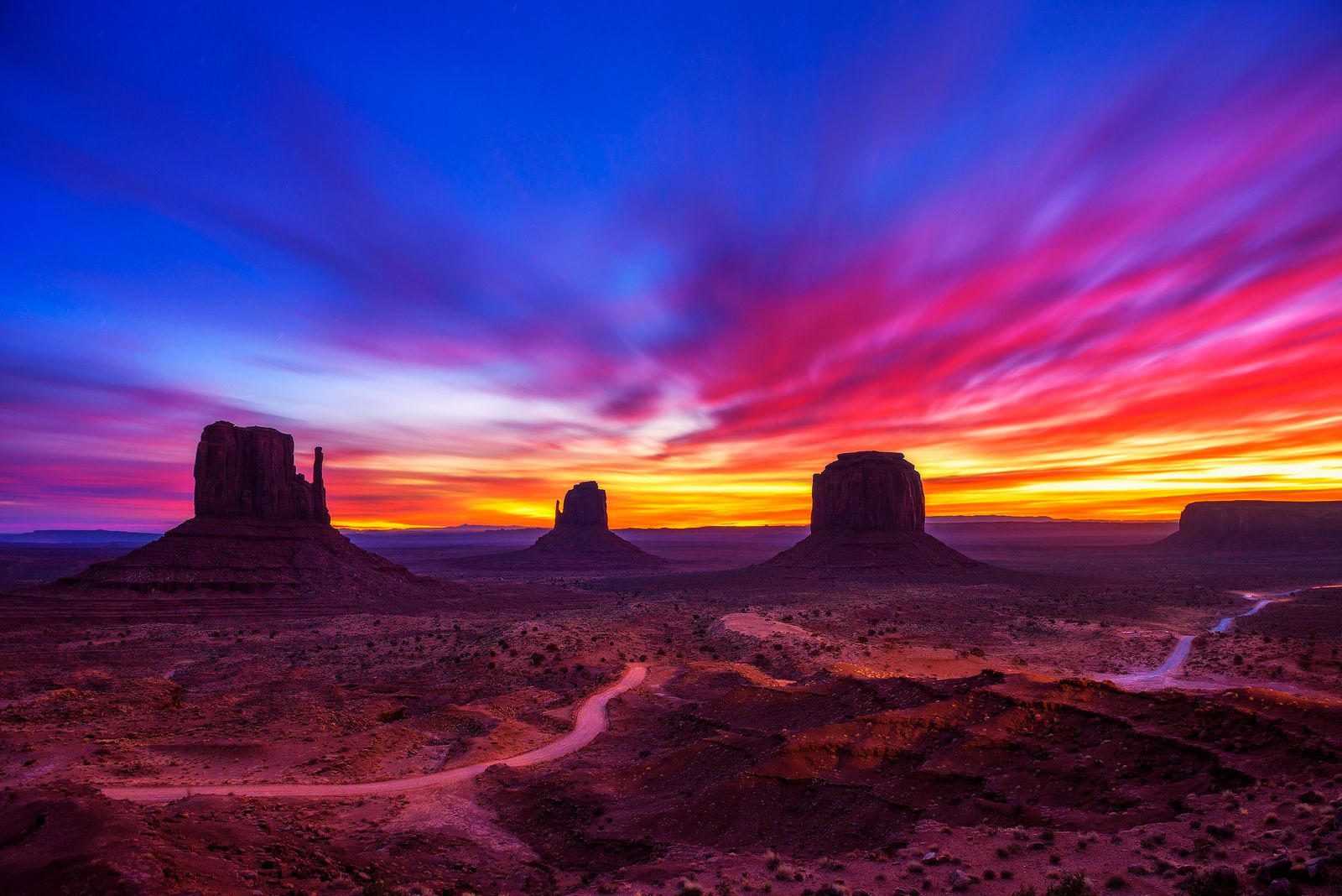 Sunrise over the buttes of Monument Valley